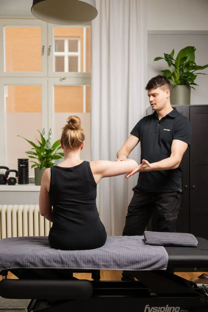 Naprapatbehandling Muskelcentrum, arm, axel, armbåge